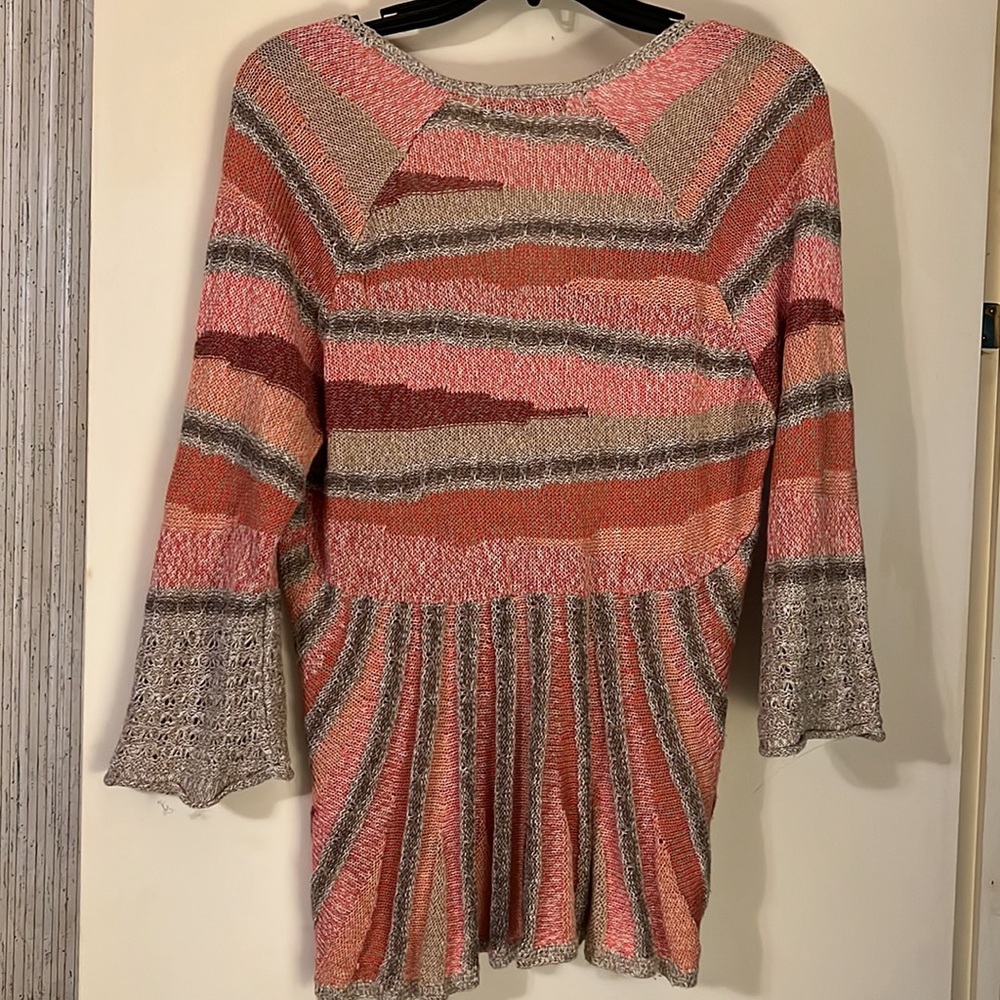 Ladies top - Picture 3 of 3